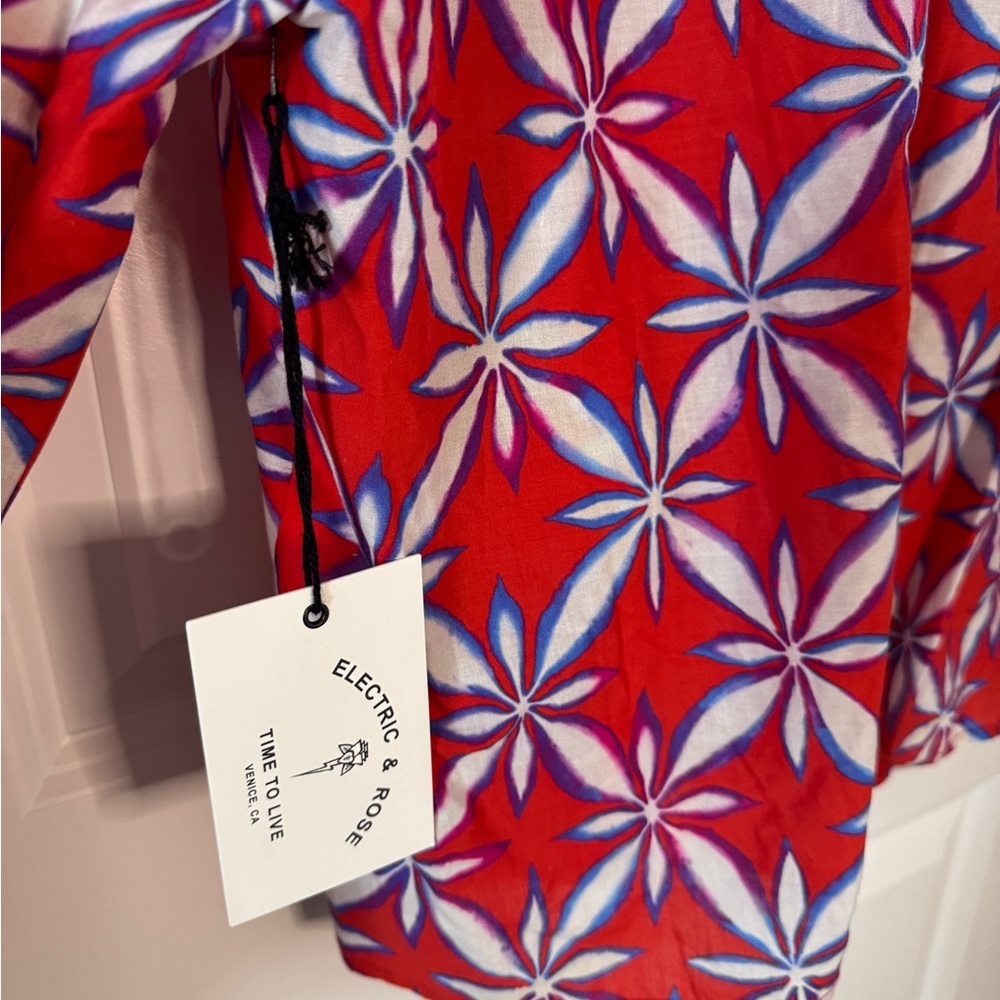NWT-Electric & Rose Red and White Floral Blouse and Short Set - Picture 4 of 7
